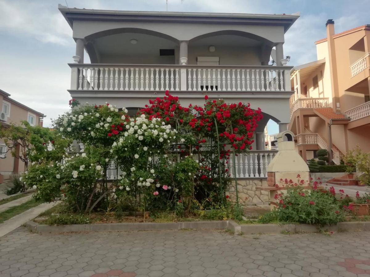 Apartmani Kod Rade Pakoštane Esterno foto