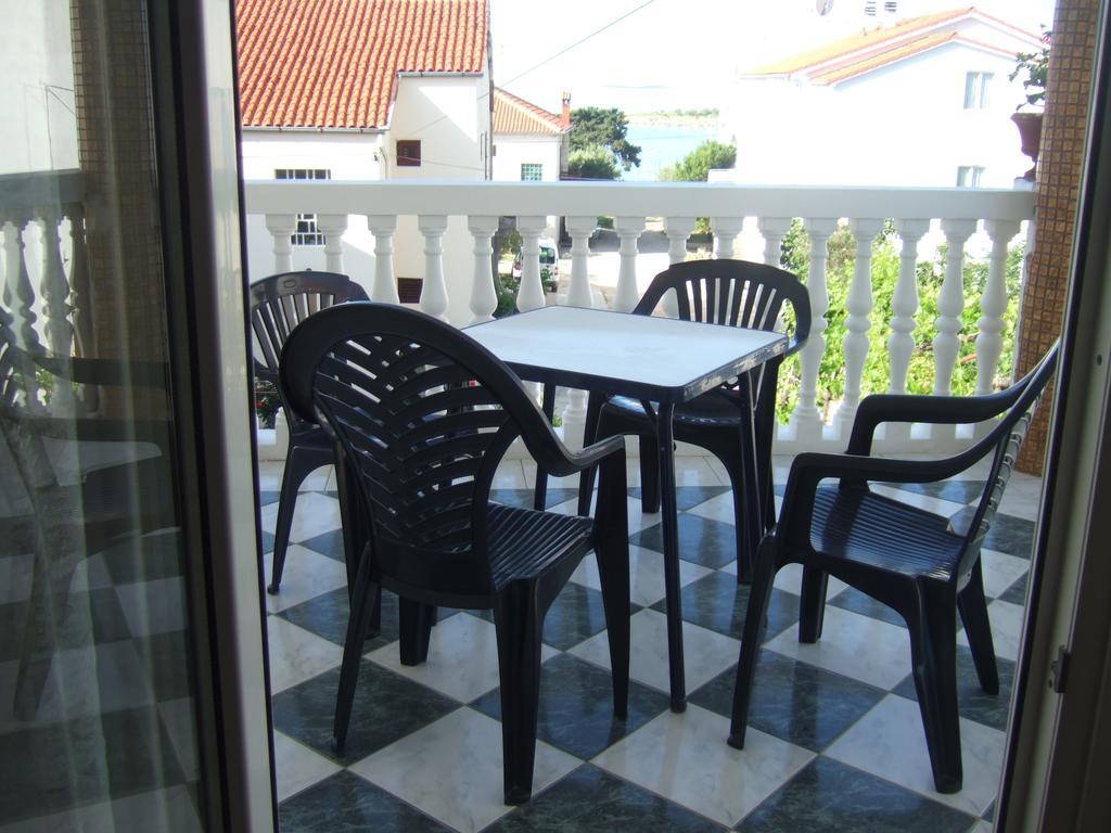 Apartmani Kod Rade Pakoštane Esterno foto