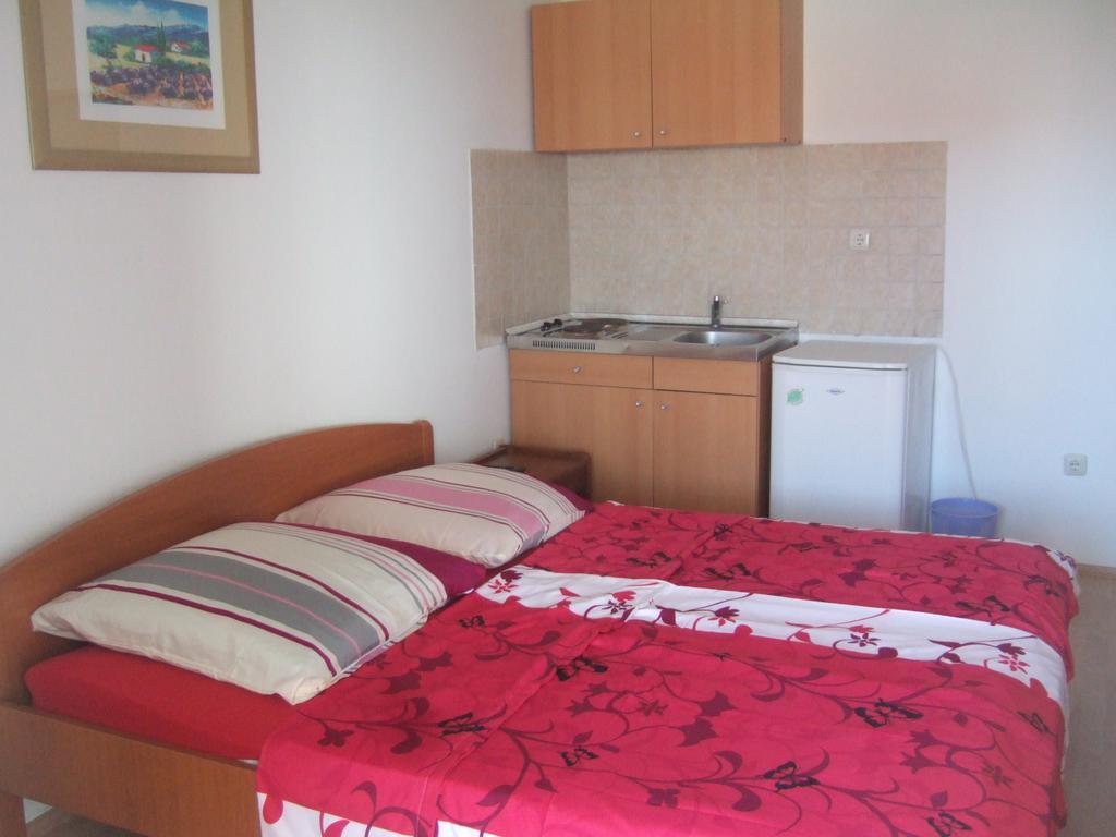 Apartmani Kod Rade Pakoštane Esterno foto